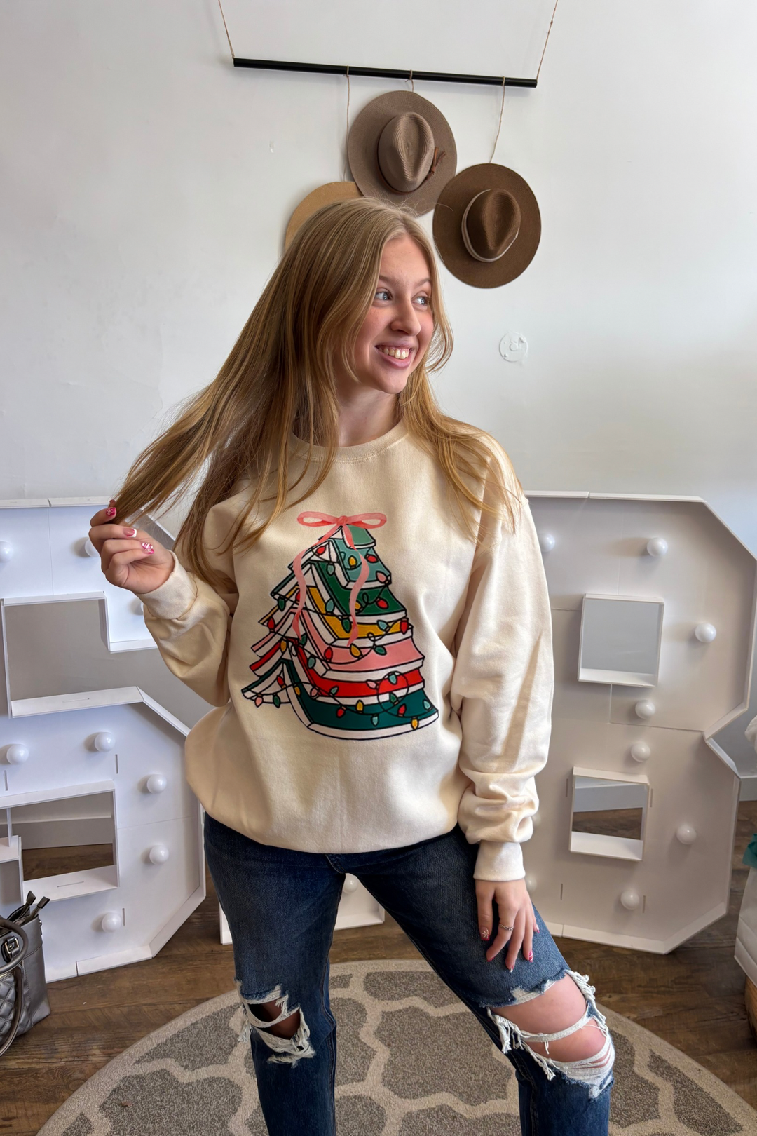 Merry Christmas Books Crewneck - Sweet Cream