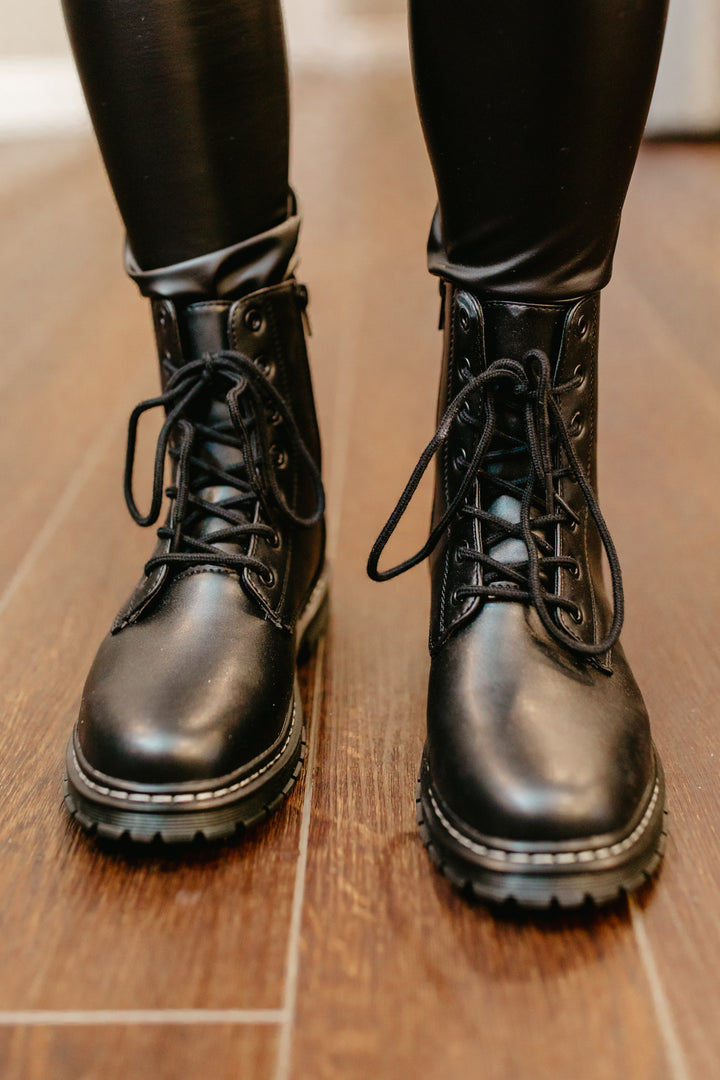 Living Life Boots - Black