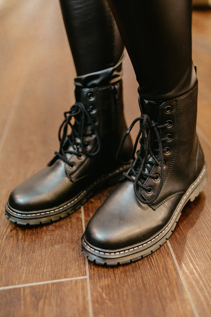 Living Life Boots - Black